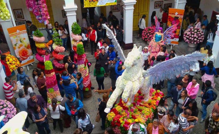 Ambato recibe el carnaval con la fiesta de las flores y de las frutas
