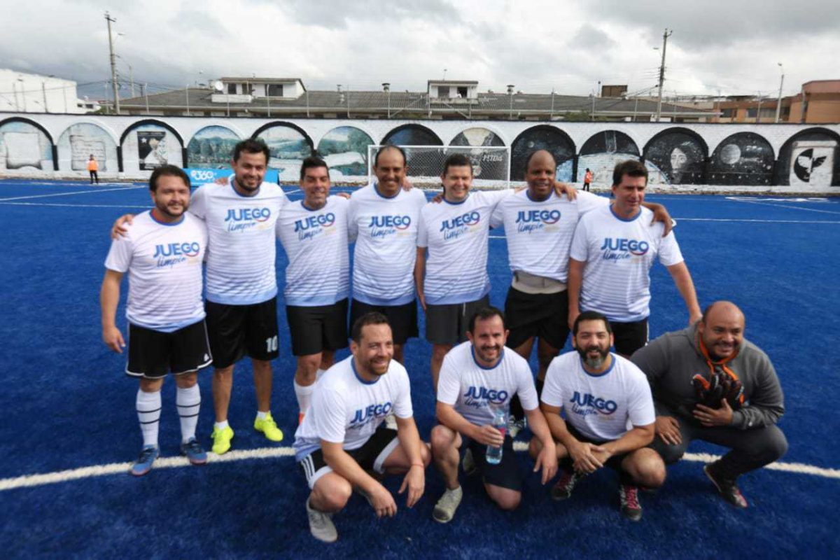 Gabinete ministerial en la cancha sintética del Colegio Benigno Malo