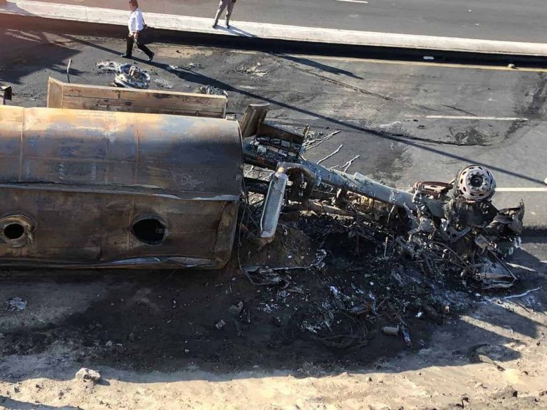 Incendio vehicular deja un fallecido en el puente de Guayllabamba