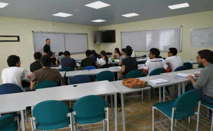 Aula de clases de la Yachay Tech