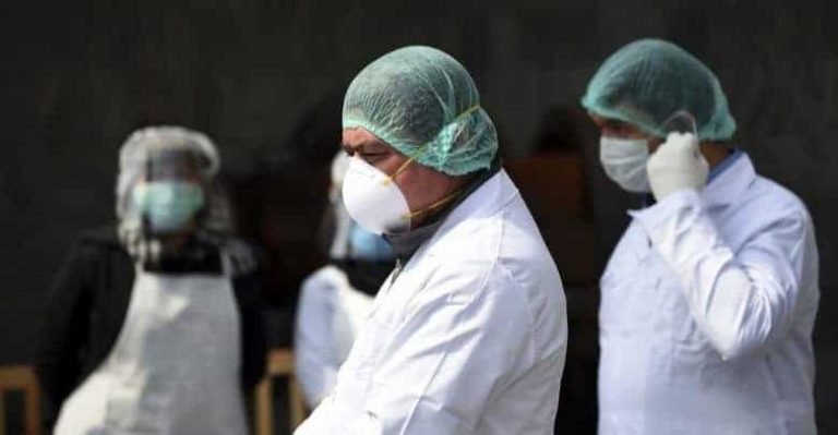 52 trabajadores de la salud fueron despedidos en pleno feriado en hospital de Quito