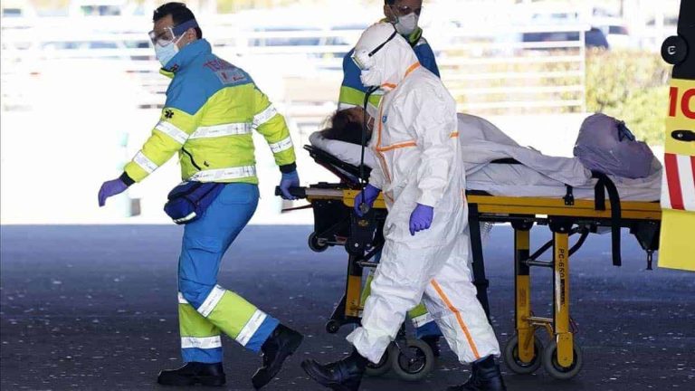 Colapso de estructura metálica en construcción deja tres muertos y cuatro heridos, en Puembo