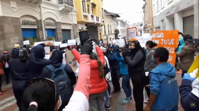 1253 trabajadores de Guagua Centros van al desempleo en Quito