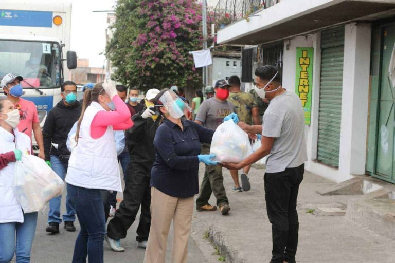 Gobierno entrega canastas solidarias a personas que no existen