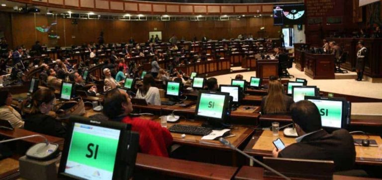Lasso revela el nombre de los asambleístas que pidieron favores a cambio de sus votos