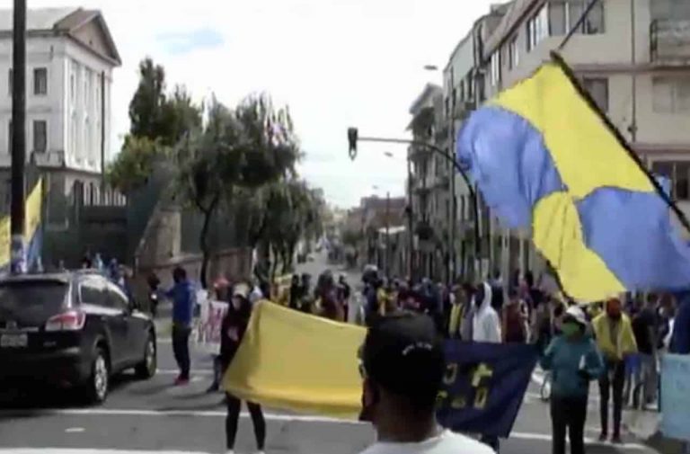 Crece el descontento: Colegio Mejía vuelve a las calles