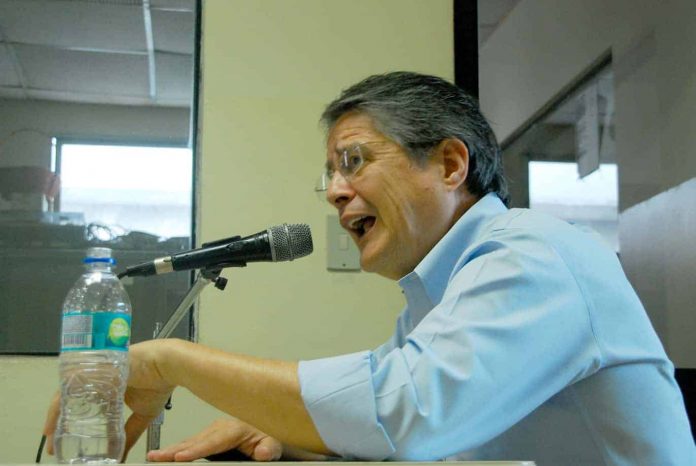 Guillermo Lasso del movimiento CREO.El ex alcalde de Guayaquil, Jaime Nebot, del Partido Social Cristiano, y el empresario Guillermo Lasso, de CREO, son los dos potenciales candidatos presidenciales vistos más favorablemente por los mercados y ahí radica la razón de este acercamiento.