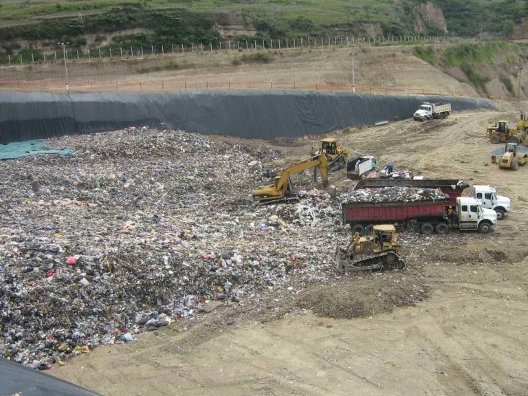 Quito se desborda de basura: Alerta en el relleno sanitario