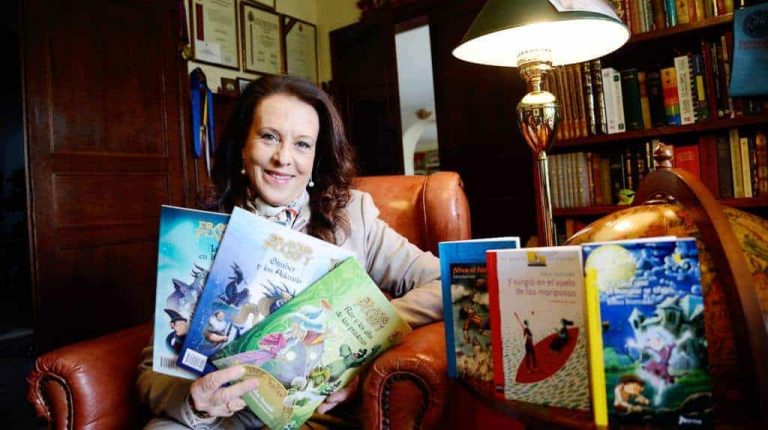 Edna Iturralde recibe el Premio Cervantes Chico de literatura infantil