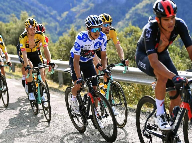 La Vuelta: Carapaz el rey de la montaña que va a la caza de Roglic