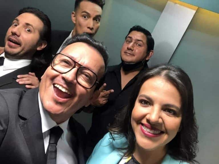 Ministra Romo se lava la cara en «Feik nius»
