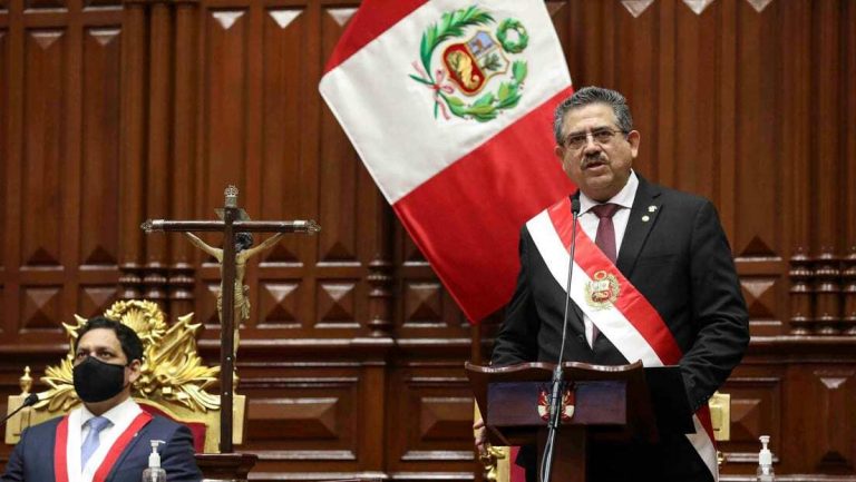 Manuel Merino renuncia a la Presidencia tras seis días de protestas