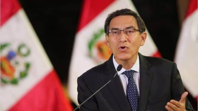 Perú llega a su tercer presidente en los últimos cuatro años