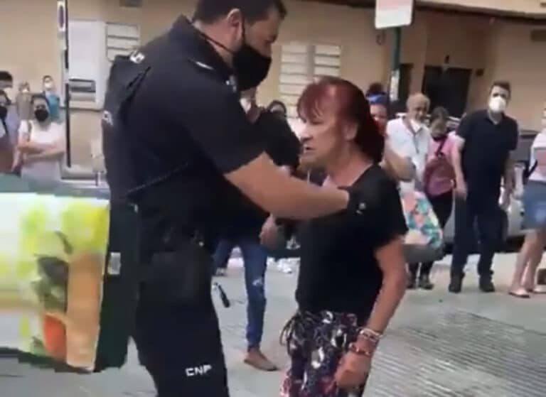 ???? VIDEO | Mujer apuñala a una ciudadana ecuatoriana en Murcia, España