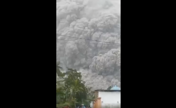 Volcán en Indonesia