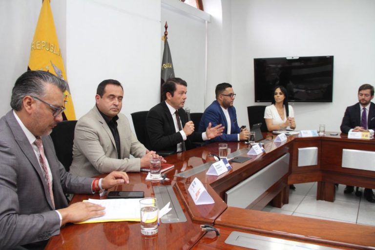 Ejecutivo y Legislativo inician un diálogo sin Pachakutik
