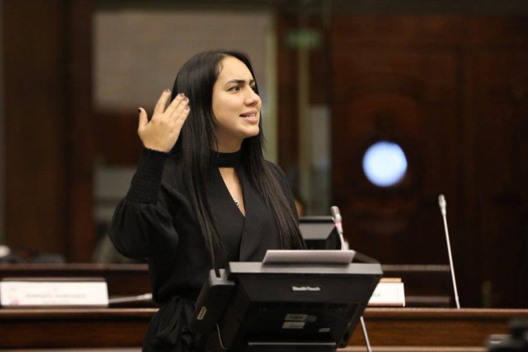 Izquierda Democrática pide restituir a dos asambleístas de su bancada