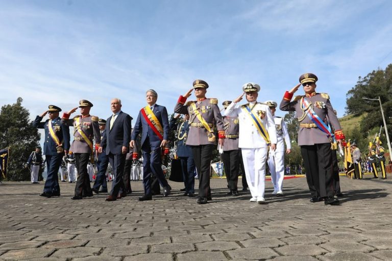 Lasso participó en ceremonia militar por el bicentenario de la Batalla de Pichincha