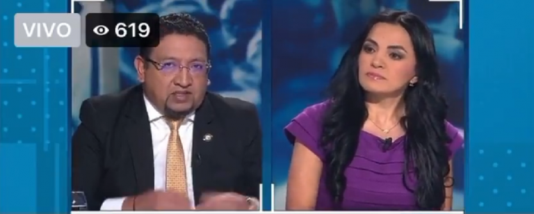 «Usted ha ido a mi oficina a mendigar votos», le dice Saquicela a Guamaní