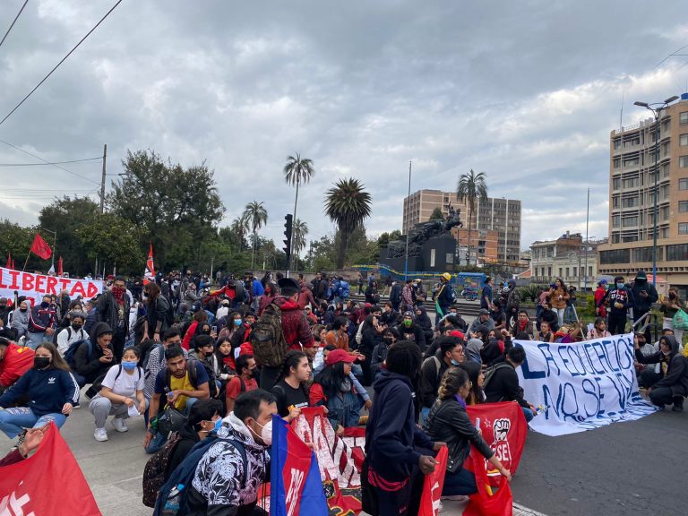Universitarios realizan protesta hasta el Centro de Quito