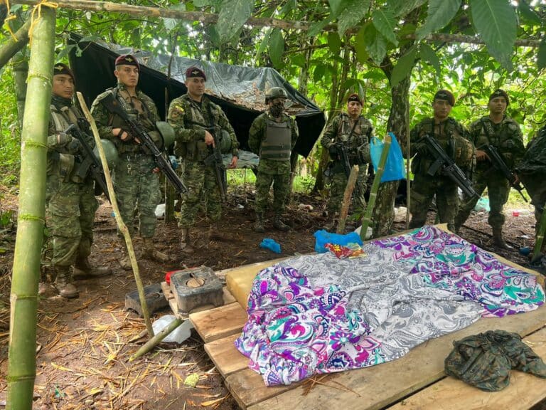 Descubren base abandonada de grupos irregulares armados colombianos en Esmeraldas