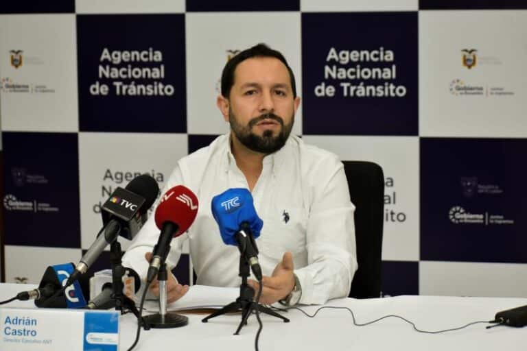 Director de la ANT renuncia. ¿Por falta de garantías en la lucha contra la corrupción o por la alcaldía de Cuenca?