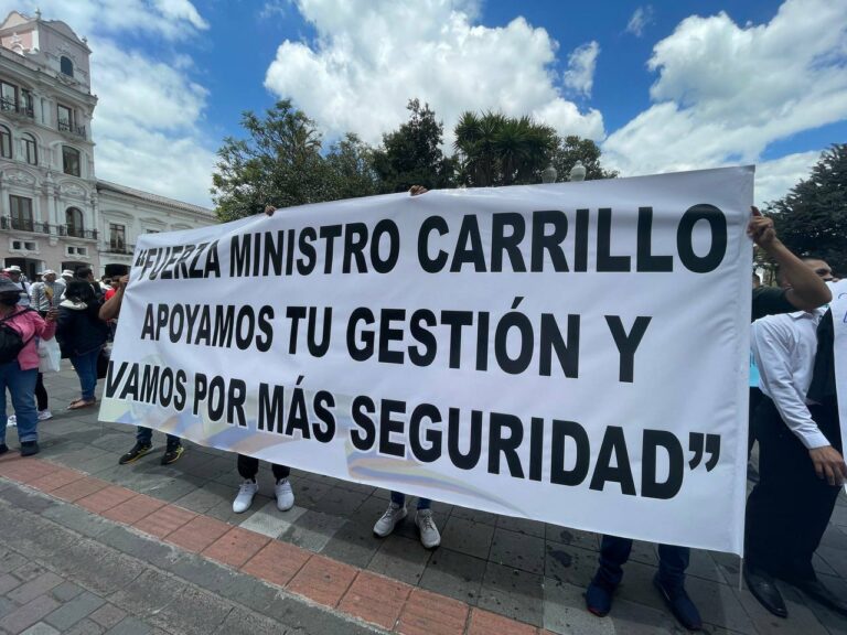 Marcha por la Universidad de la Policía termina como marcha de apoyo a Carrillo