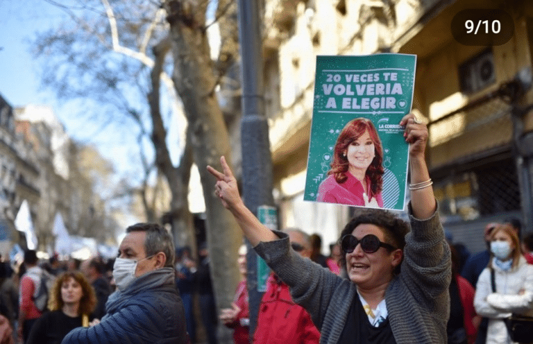 Argentinos movilizados en apoyo a Cristina Fernández de Kirchner