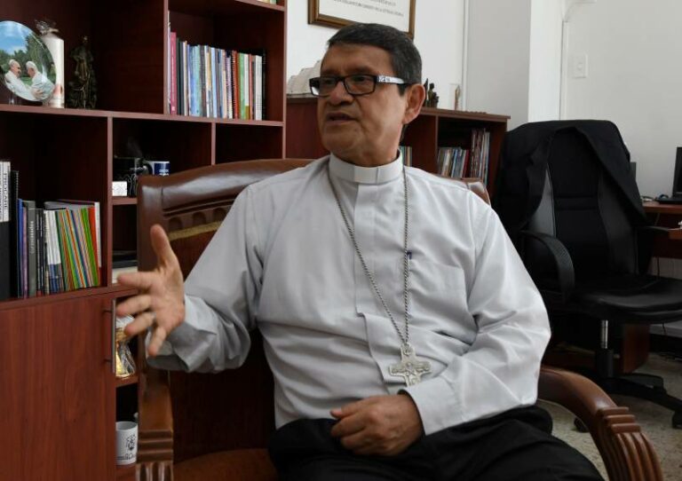 La Iglesia sale de las mesas de diálogo y pide que entren las universidades