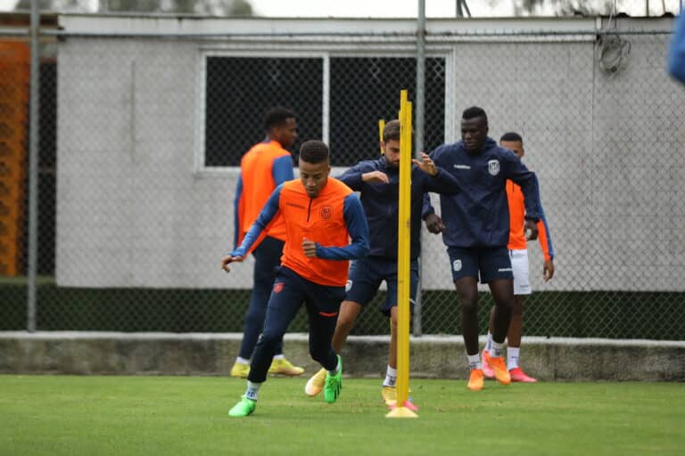 Nueve jugadores de la Tricolor empezaron las dos semanas de entrenamiento en Quito