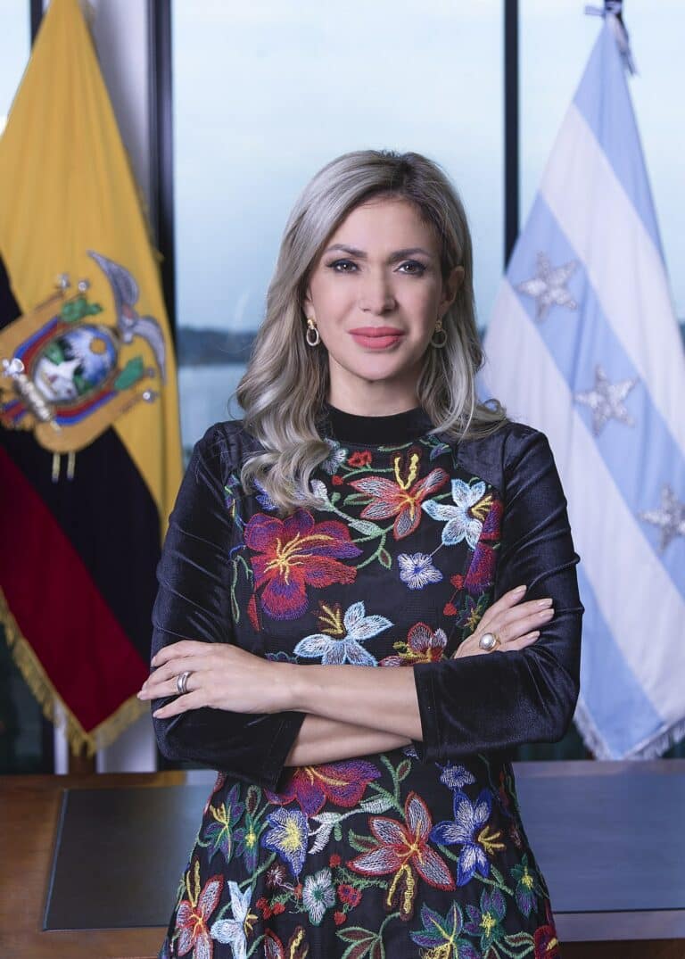 Prefecta del Guayas bota millones de dólares en pauta