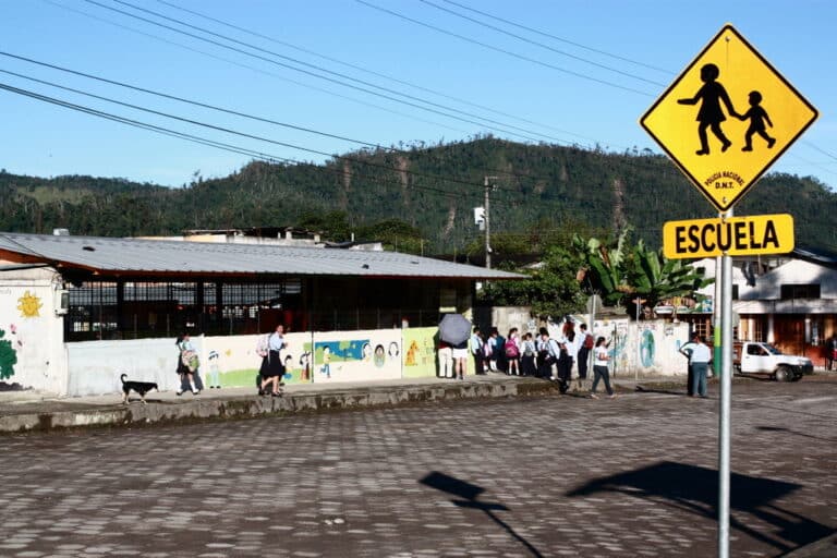 Educación ordena volver a la presencialidad pese a la violencia en las calles