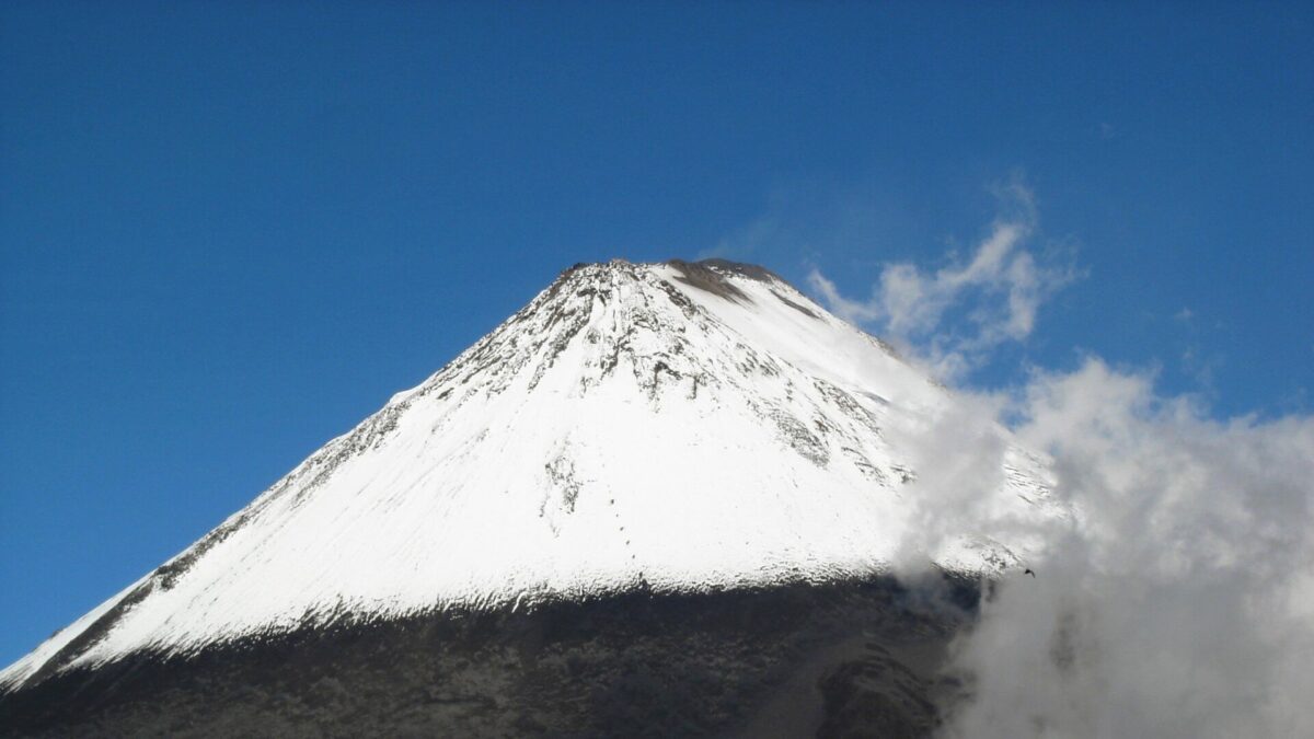 Volcán Sangay. Albert Backer / Sputnik / Radio La Calle