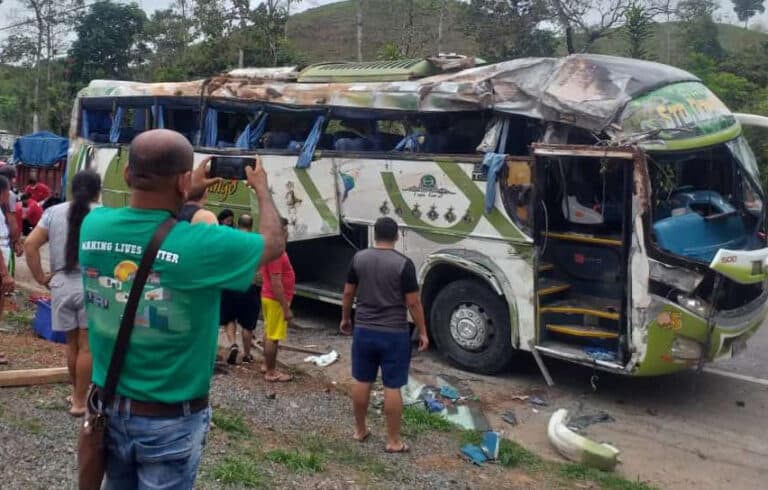 Tres muertos y 20 heridos por siniestro en Manabí