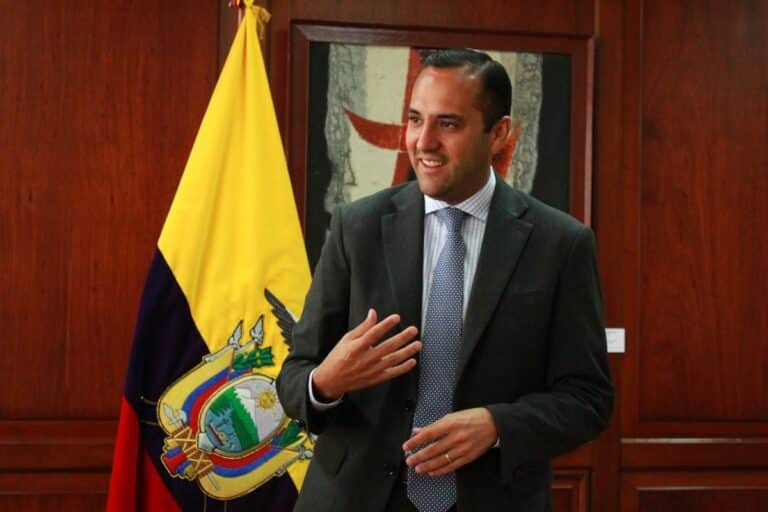 Canciller Holguín rindió versión sobre Caso Encuentro en Fiscalía