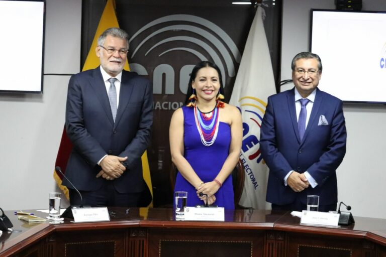 Vocales del CNE separan del cargo a director del Guayas que desmintió fraude