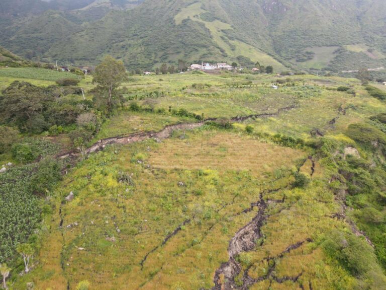 Posible deslizamiento de tierra en el cantón Santa Isabel, Azuay