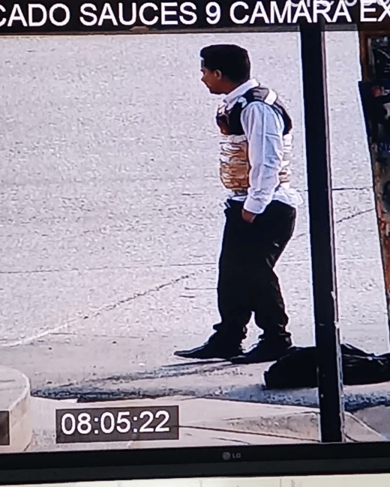 Hombre es embalado con presuntos explosivos, en Guayaquil