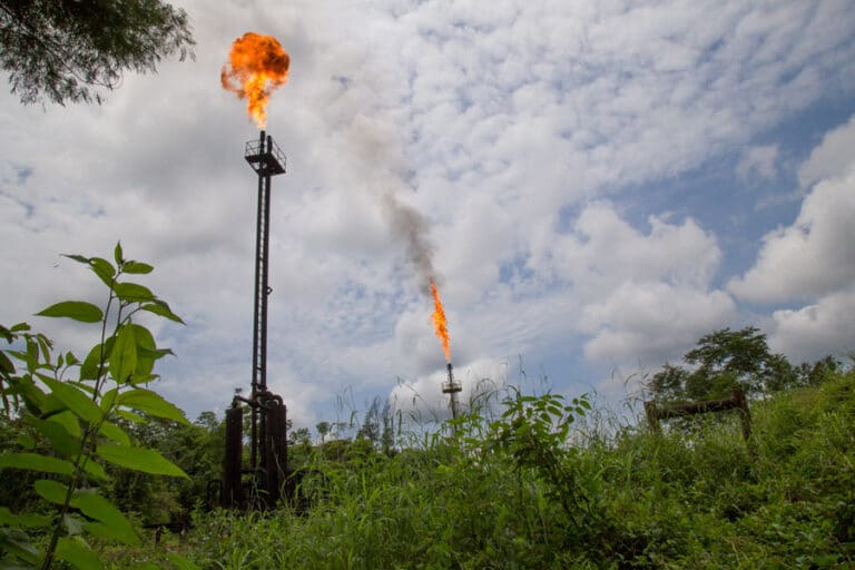 Petroecuador se niega a apagar los mecheros que afectan a la salud de los ciudadanos