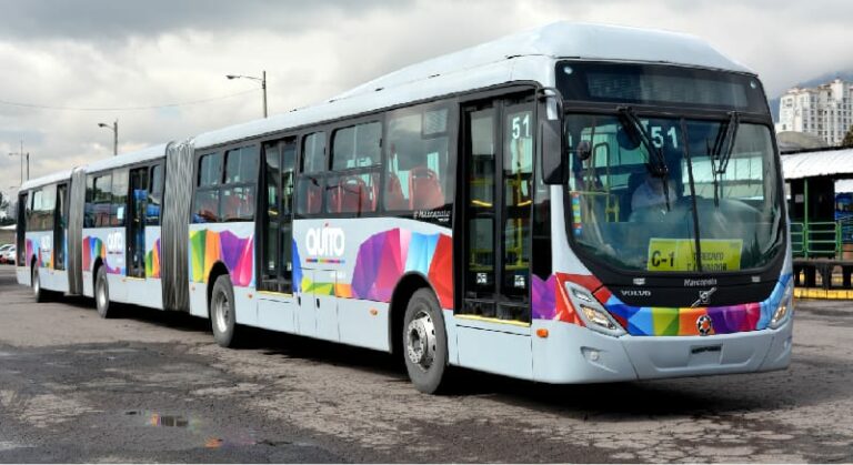 200 tipos de bacterias circulan en el transporte público de Quito