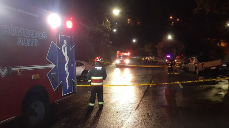 Dos personas mueren en accidente de tránsito en Pueblo Unido; responsable se fugó