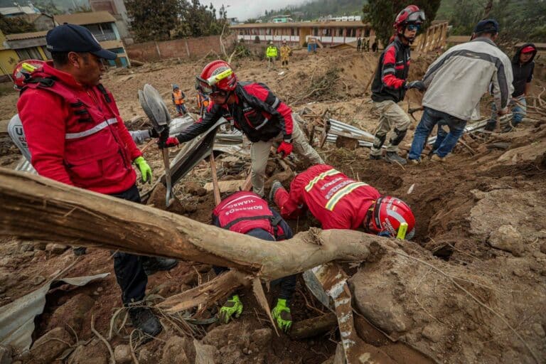 Cifra de fallecidos en Alausí incrementa a 30