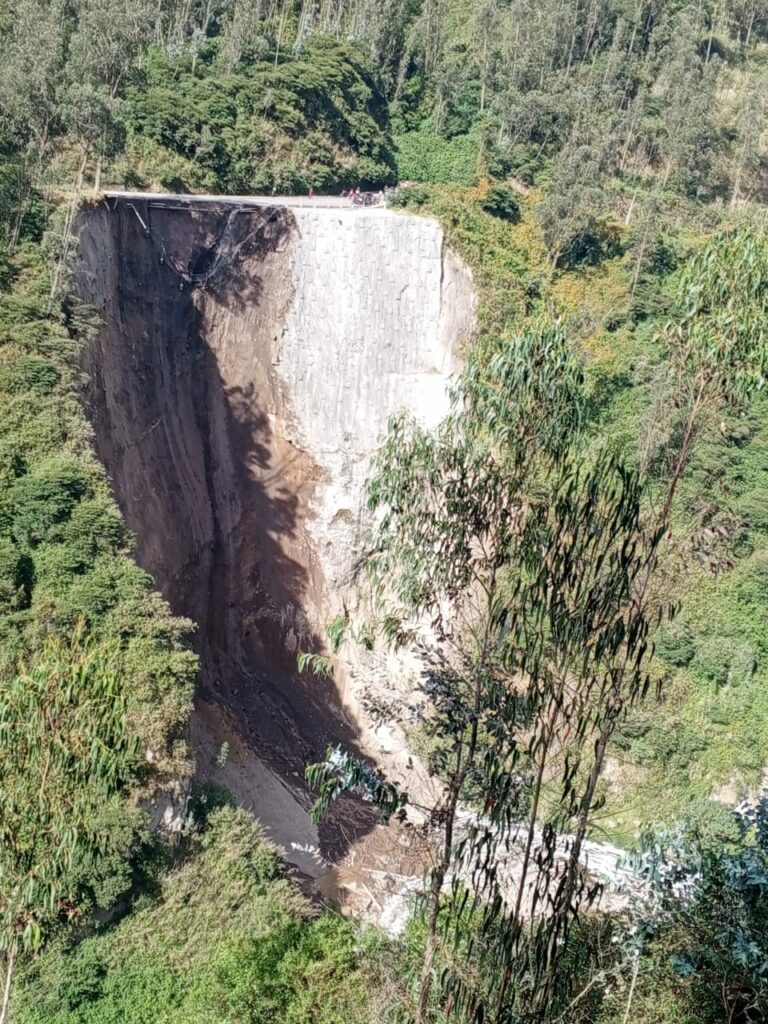 Municipio responde ante el derrumbe en Guápulo