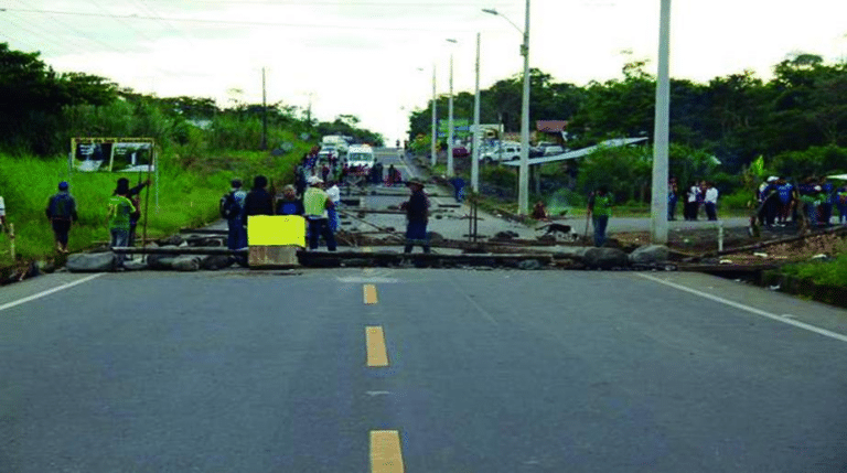 Transportistas de la Amazonía anuncian protestas por mal estado de las vías