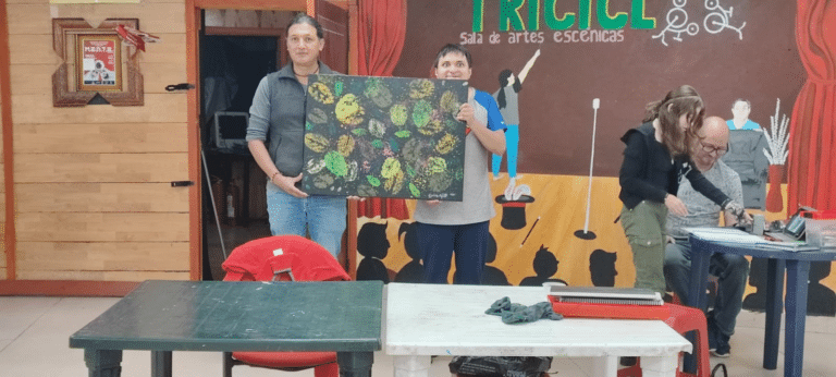 Acompaña a Gonzalo en su primera exposición artística en la Casa de la Cultura
