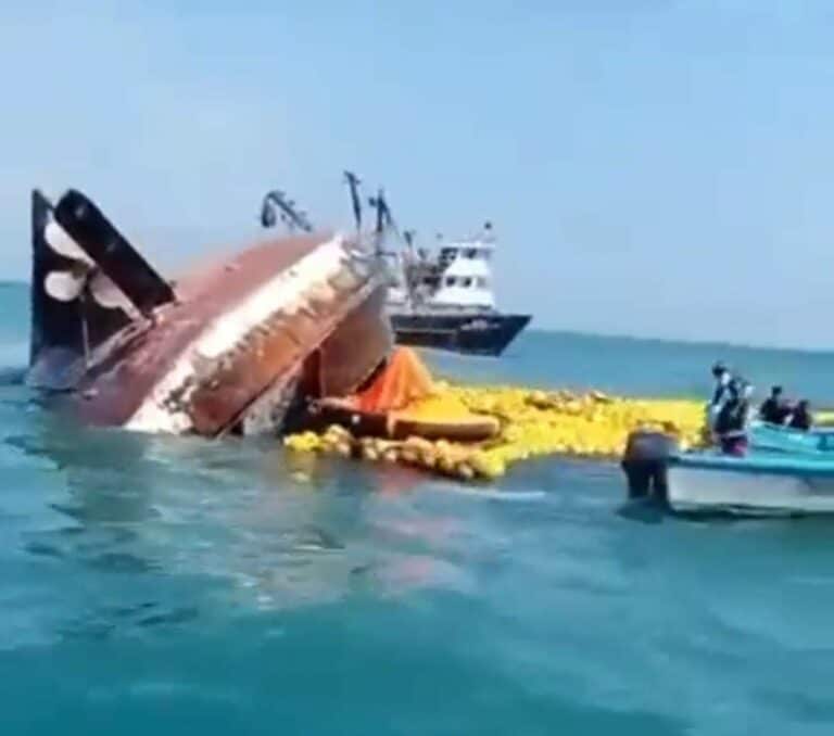Barco pesquero se hundió en Chanduy, Santa Elena