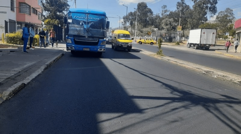 Cruce de balas entre policías y ladrones tras robo de cajero, al norte de Quito