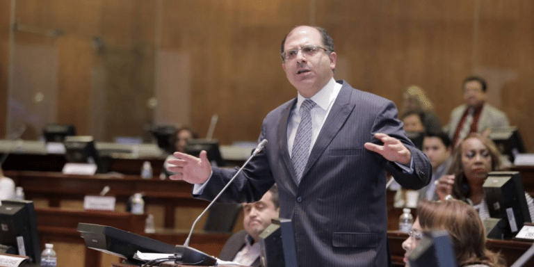 Kronfle desmiente la existencia de un pacto entre el PSC, RC y ADN en la Asamblea