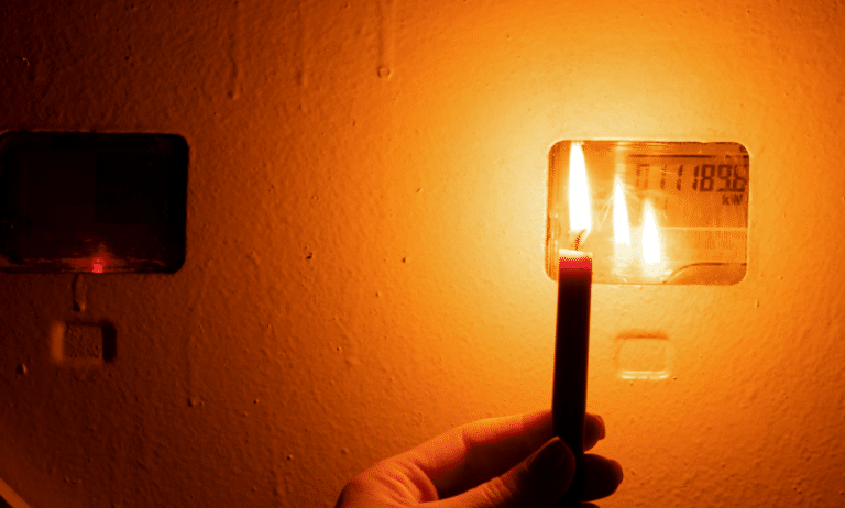 Se suspenden los cortes de luz de 08:00 a 10:00 del 14 al 16 de noviembre, en Quito