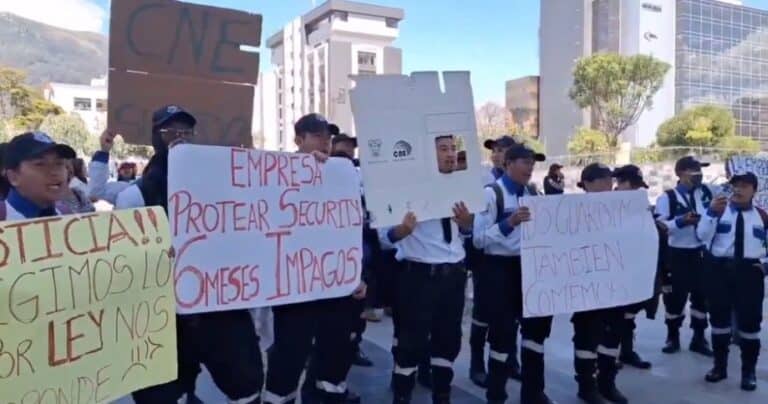 “No hagan la consulta, paguen a los proveedores”, gritan guardias de seguridad